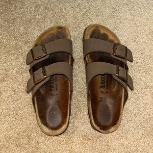 Used Womens Arizona Slide in Taupe. Size 36.